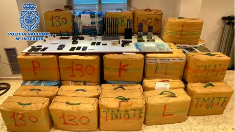 Desarticulada una organización criminal que traficaba con hachís en Alzira, Madrid y Málaga Desarticulada una organización criminal que traficaba con hachís en Alzira, Madrid y Málaga