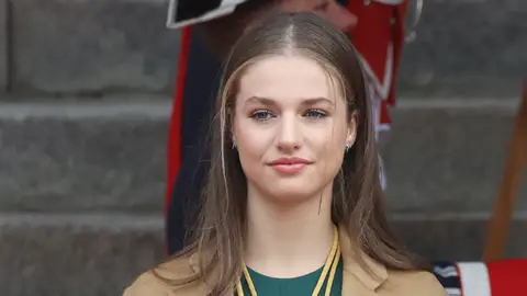 La Princesa Leonor a su llegada a la Solemne Sesión de Apertura de las Cortes Generales de la XV Legislatura, en el Congreso de los Diputados La Princesa Leonor a su llegada a la Solemne Sesión de Apertura de las Cortes Generales de la XV Legislatura, en el Congreso de los Diputados