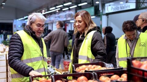 La alcaldesa de Val&egrave;ncia, M&ordf; Jos&eacute; Catal&aacute;, ha agradecido a los trabajadores de MercaValencia su trabajo