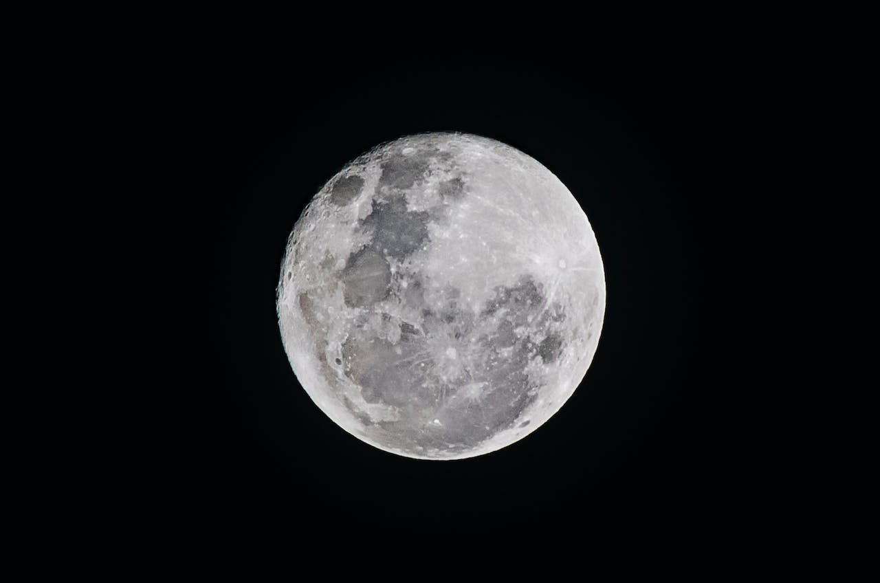 Científicos descubren que la Luna tiene 40 millones de años más de lo estimado Científicos descubren que la Luna tiene 40 millones de años más de lo estimado