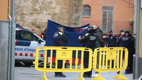 Encuentran un bebé muerto adentro de una papelera en la Bisbal d'Empordà Encuentran un bebé muerto adentro de una papelera en la Bisbal d'Empordà