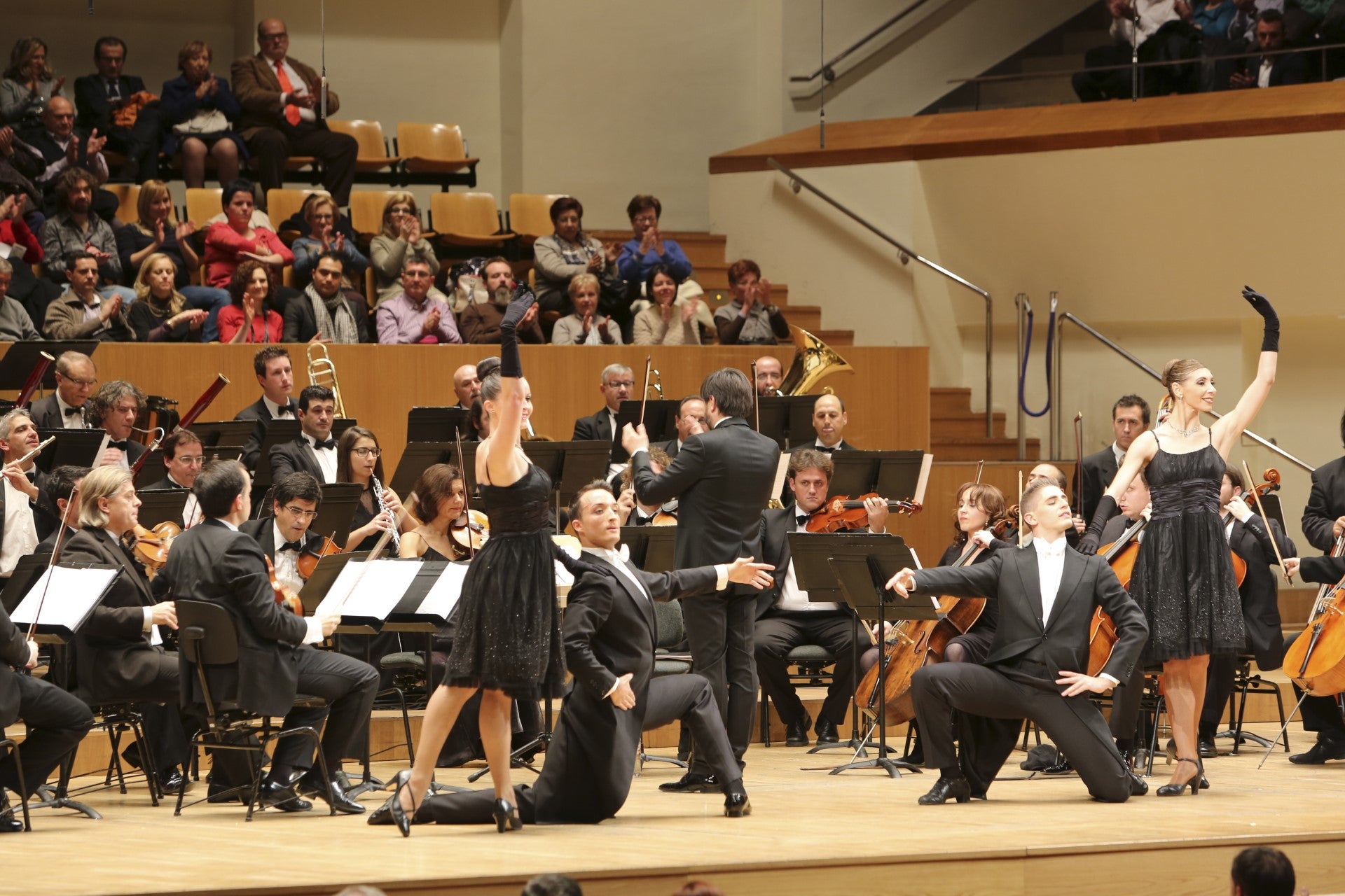 La Orquesta Sinfónica del Mediterráneo ofrecerá el Concierto de Año Nuevo el día 3 en el TAC La Orquesta Sinfónica del Mediterráneo ofrecerá el Concierto de Año Nuevo el día 3 en el TAC