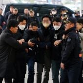 Apuñalan en el cuello al líder de la oposición de Corea del Sur