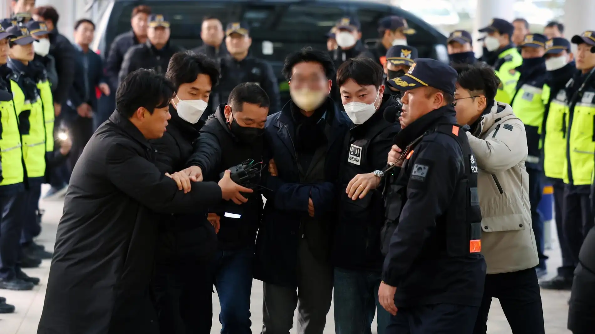Apuñalan en el cuello al líder de la oposición de Corea del Sur