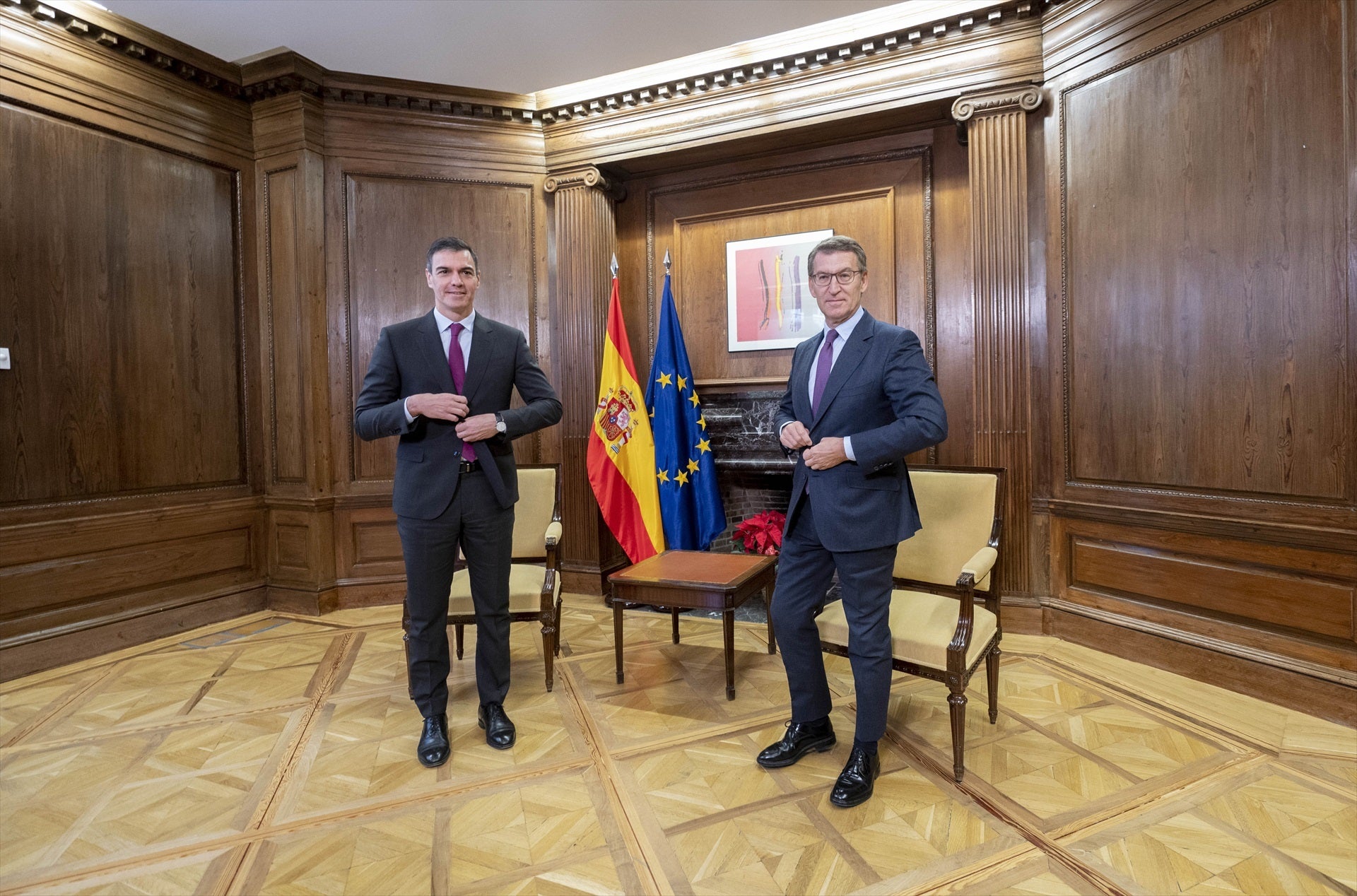 Sánchez y Feijóo vuelven a reunirse 15 meses después en un encuentro que no durará más de media hora Sánchez y Feijóo vuelven a reunirse 15 meses después en un encuentro que no durará más de media hora