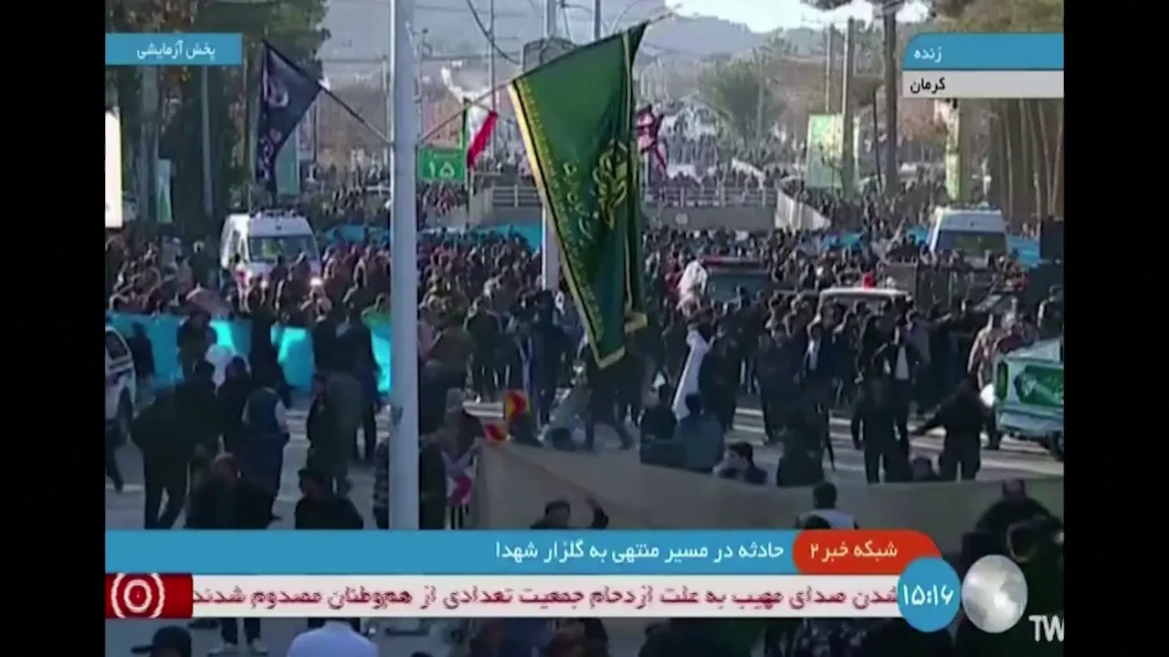 Momento en el que se producen las explosiones en las proximidades del cementerio de de Kerman (Irán). Momento en el que se producen las explosiones en las proximidades del cementerio de de Kerman (Irán).