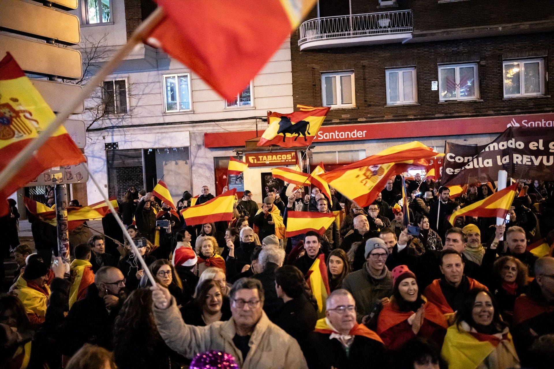 Tertulia: ¿Hace el PSOE un uso partidista del muñeco de Sánchez en Ferraz? Tertulia: ¿Hace el PSOE un uso partidista del muñeco de Sánchez en Ferraz?
