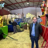 Paco Pizarro, delegado de Fiestas, en el taller de Fiestas Paco Pizarro, delegado de Fiestas, en el taller de Fiestas