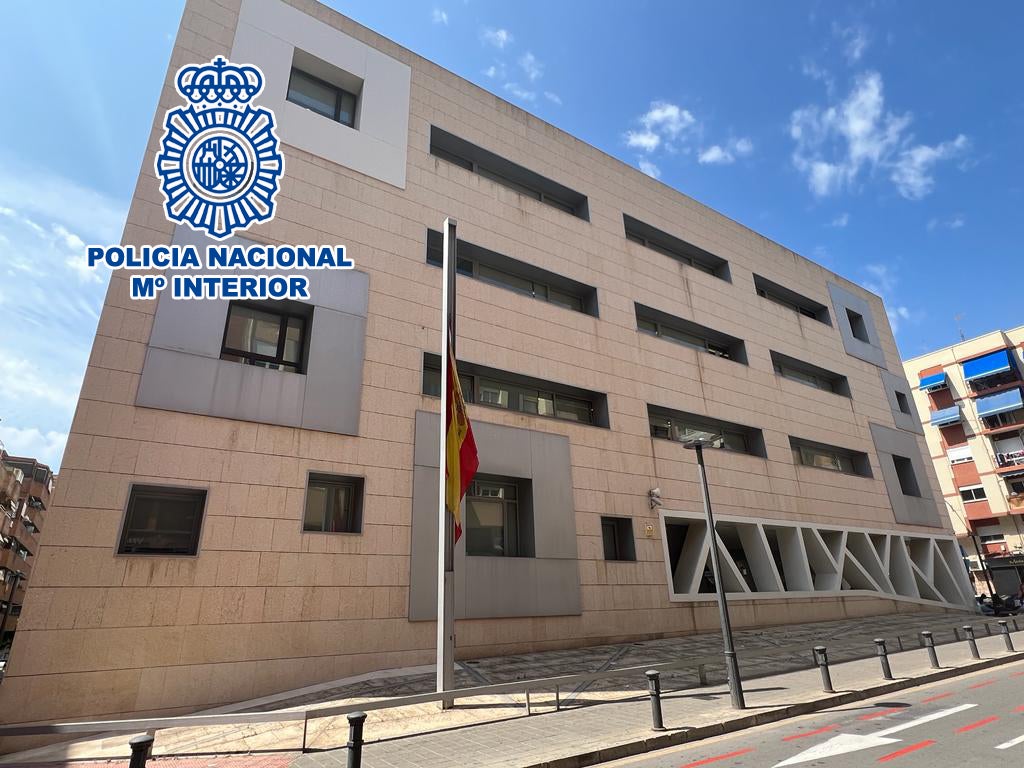 Herido en Alicante de un machetazo en la cabeza un hombre tras una discusión por un móvil Herido en Alicante de un machetazo en la cabeza un hombre tras una discusión por un móvil