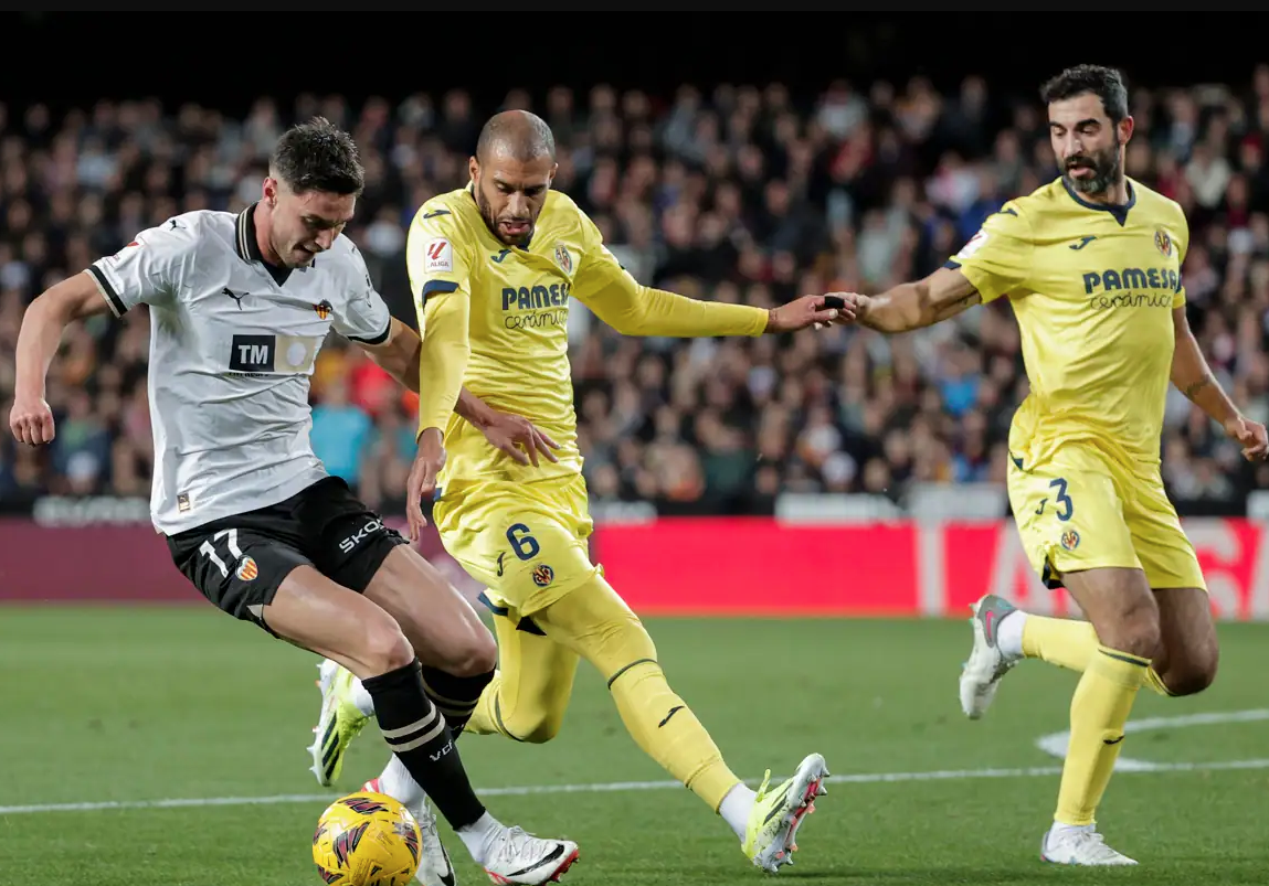El Villarreal se desangra en defensa El Villarreal se desangra en defensa