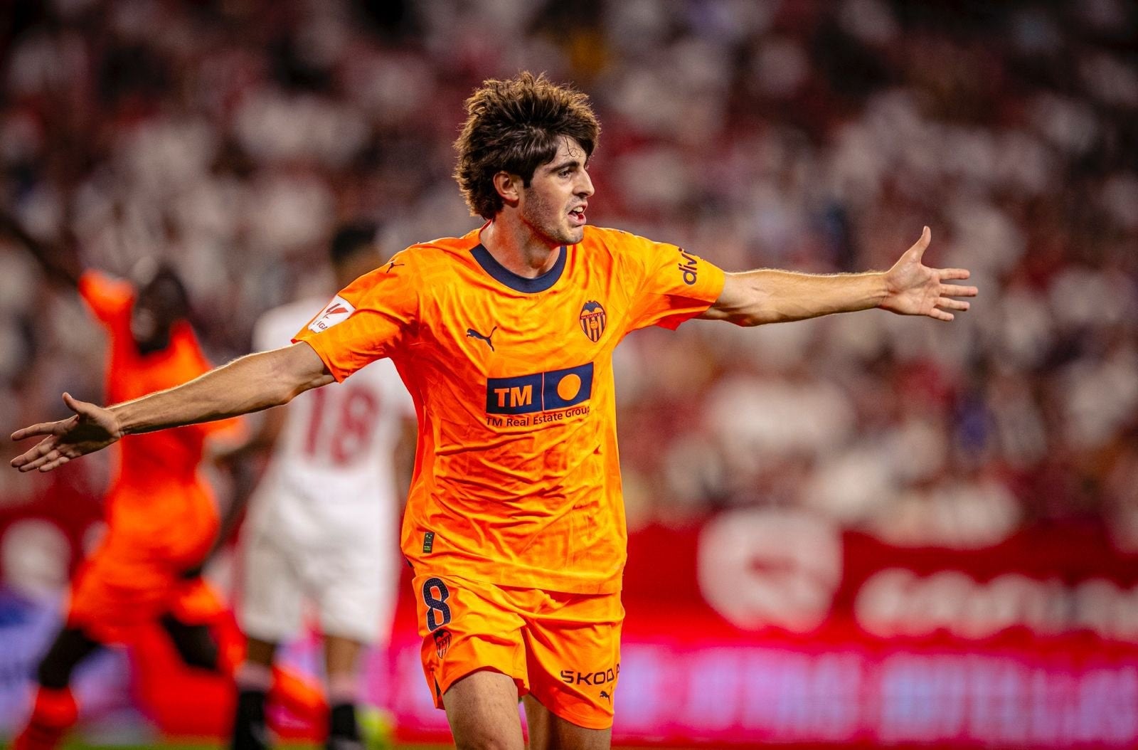 Javi Guerra: "Si no es que me tiran, yo tengo pensado seguir en el Valencia CF" Javi Guerra: "Si no es que me tiran, yo tengo pensado seguir en el Valencia CF"