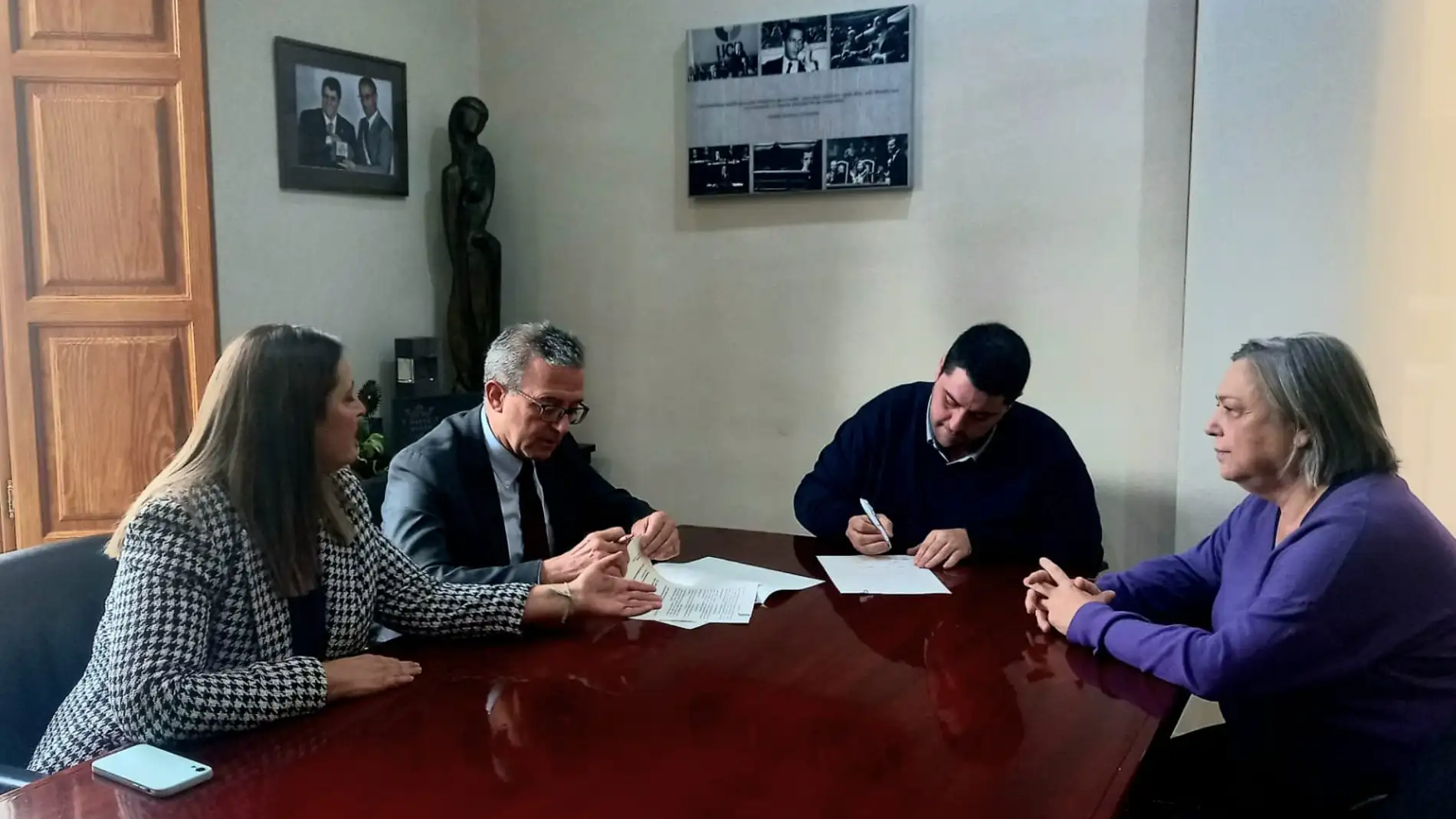 Labora y el Ayuntamiento de Nules firman un protocolo para orientar y formar al personal afectado por el ERE en Cítrics de Nules