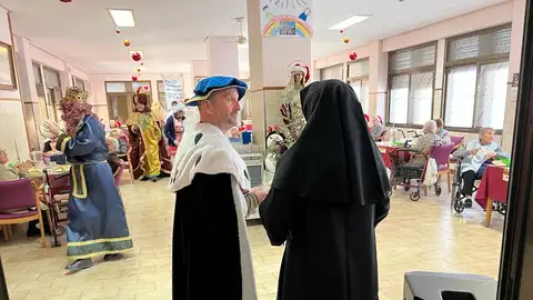 Pajes y Reyes en el Asilo de San José Pajes y Reyes en el Asilo de San José