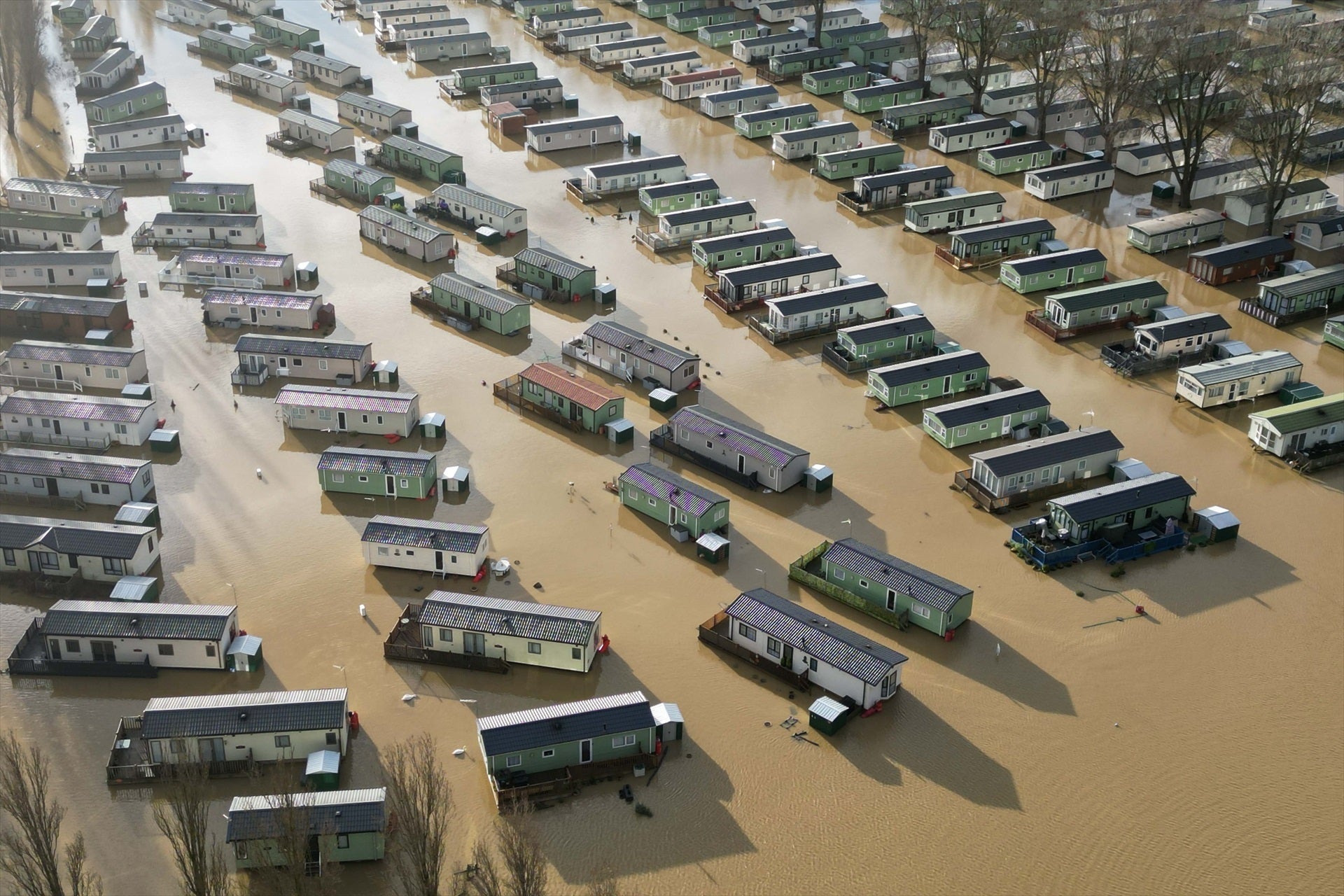 Varios muertos, graves inundaciones y cortes de luz en el primer temporal del año en Europa Varios muertos, graves inundaciones y cortes de luz en el primer temporal del año en Europa