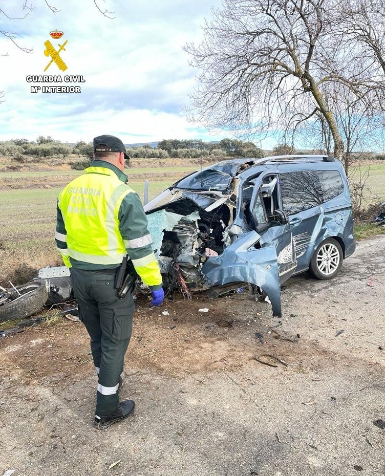 Herida grave una conductora embarazada que ha chocado con un árbol cerca de Adahuesca Herida grave una conductora embarazada que ha chocado con un árbol cerca de Adahuesca