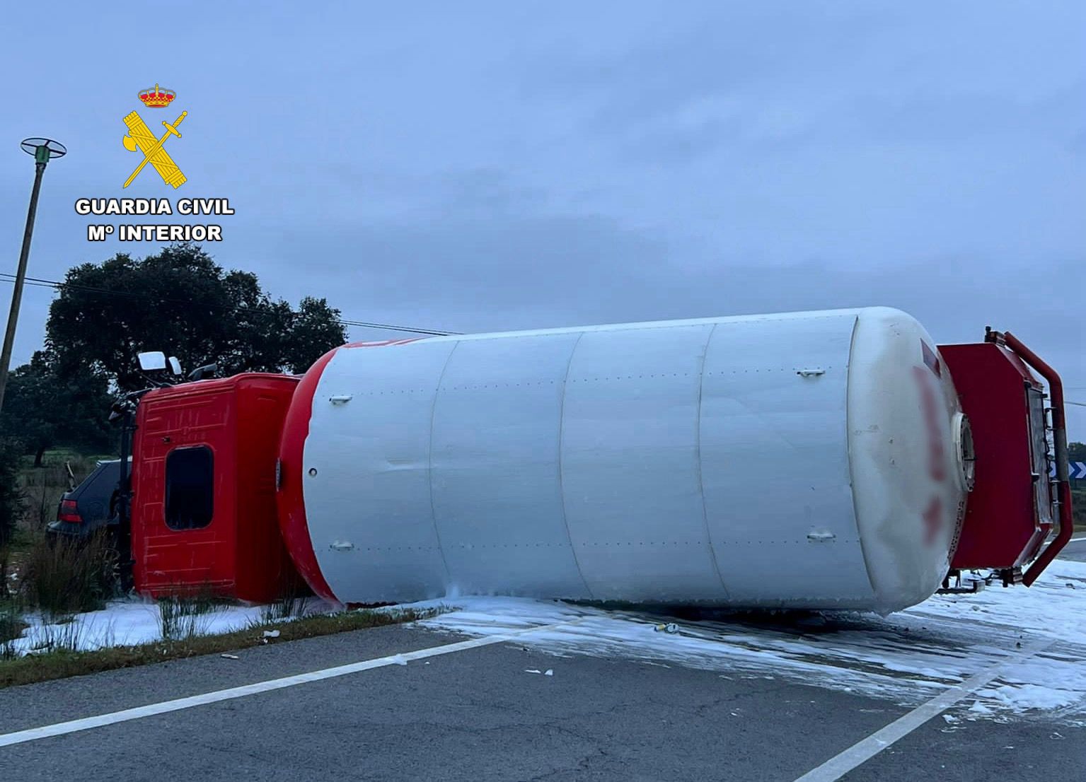 Dos jóvenes de Logrosán fallecen tras colisionar contra un camión en Madrigalejo Dos jóvenes de Logrosán fallecen tras colisionar contra un camión en Madrigalejo