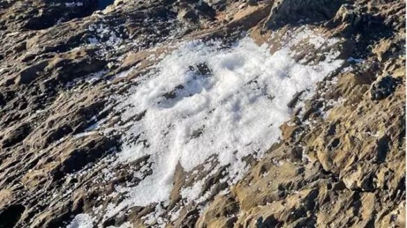 La Consellería del Mar activa el plan de contingencia por la aparición de bolas de plástico en las playas y asegura que proceden de un único contendor que cayó al mar en Viana do Castelo La Consellería del Mar activa el plan de contingencia por la aparición de bolas de plástico en las playas y asegura que proceden de un único contendor que cayó al mar en Viana do Castelo