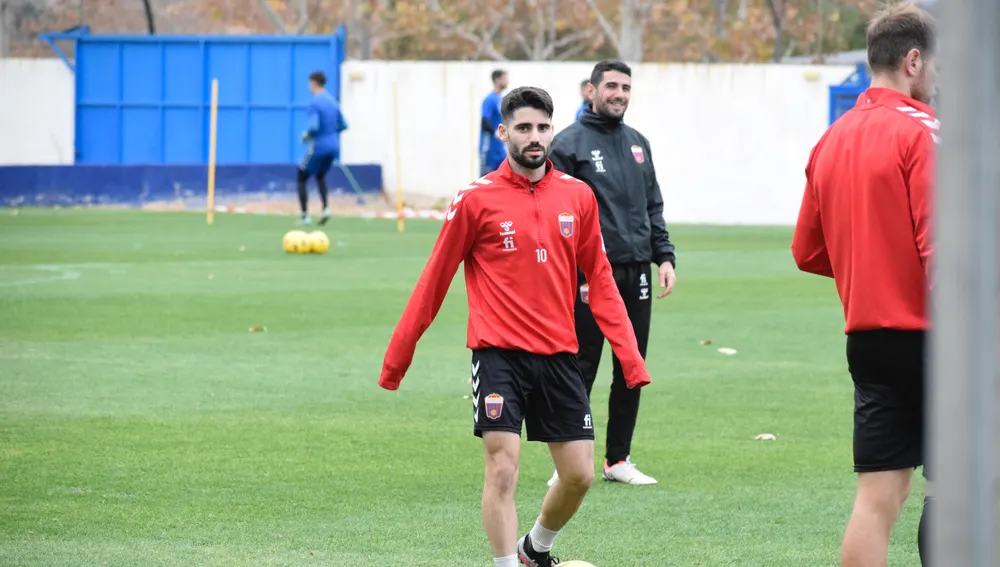 Cris Montes, en un entrenamiento con el Eldense Cris Montes, en un entrenamiento con el Eldense
