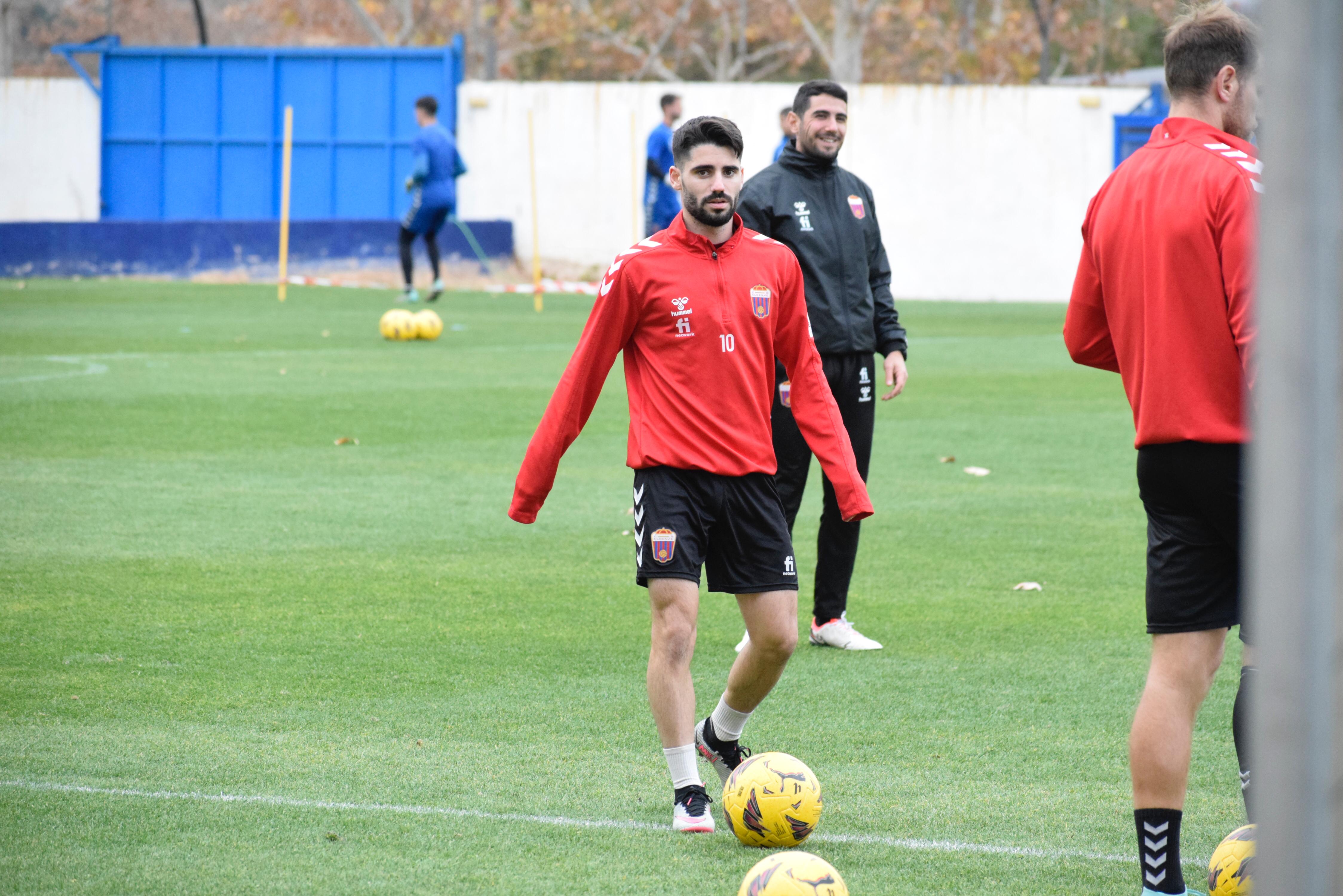 El Deportivo se queda sin Cris Montes, que acaba renovando con el Eldense por dos años El Deportivo se queda sin Cris Montes, que acaba renovando con el Eldense por dos años