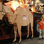 La carrossa del Rei Baltasar, amb el seu disseny nou, ja està preparada per recórrer els carrers de Barcelona La carrossa del Rei Baltasar, amb el seu disseny nou, ja està preparada per recórrer els carrers de Barcelona