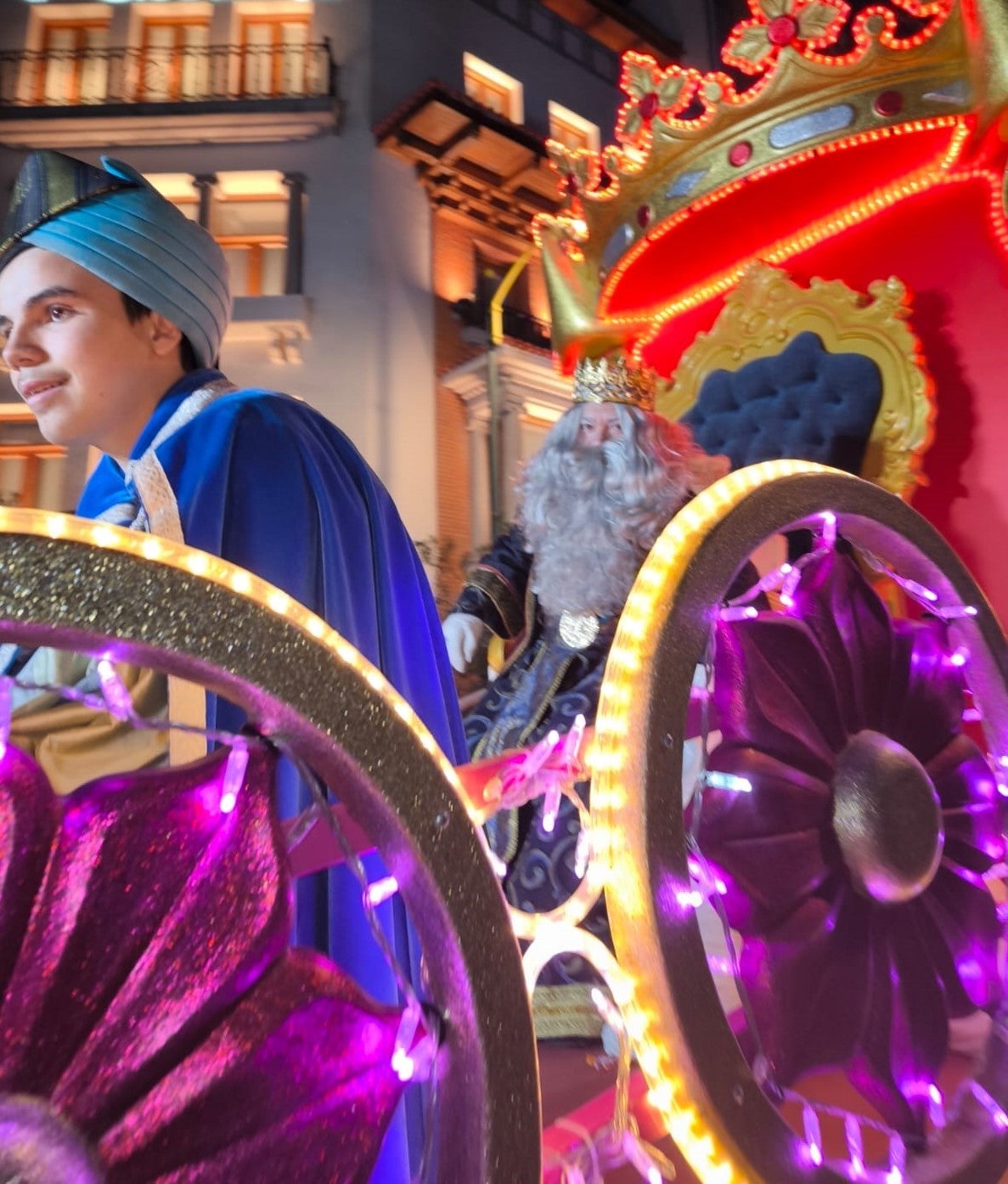 Ciudad Real brinda un multitudinario recibimiento a los Reyes Magos Ciudad Real brinda un multitudinario recibimiento a los Reyes Magos