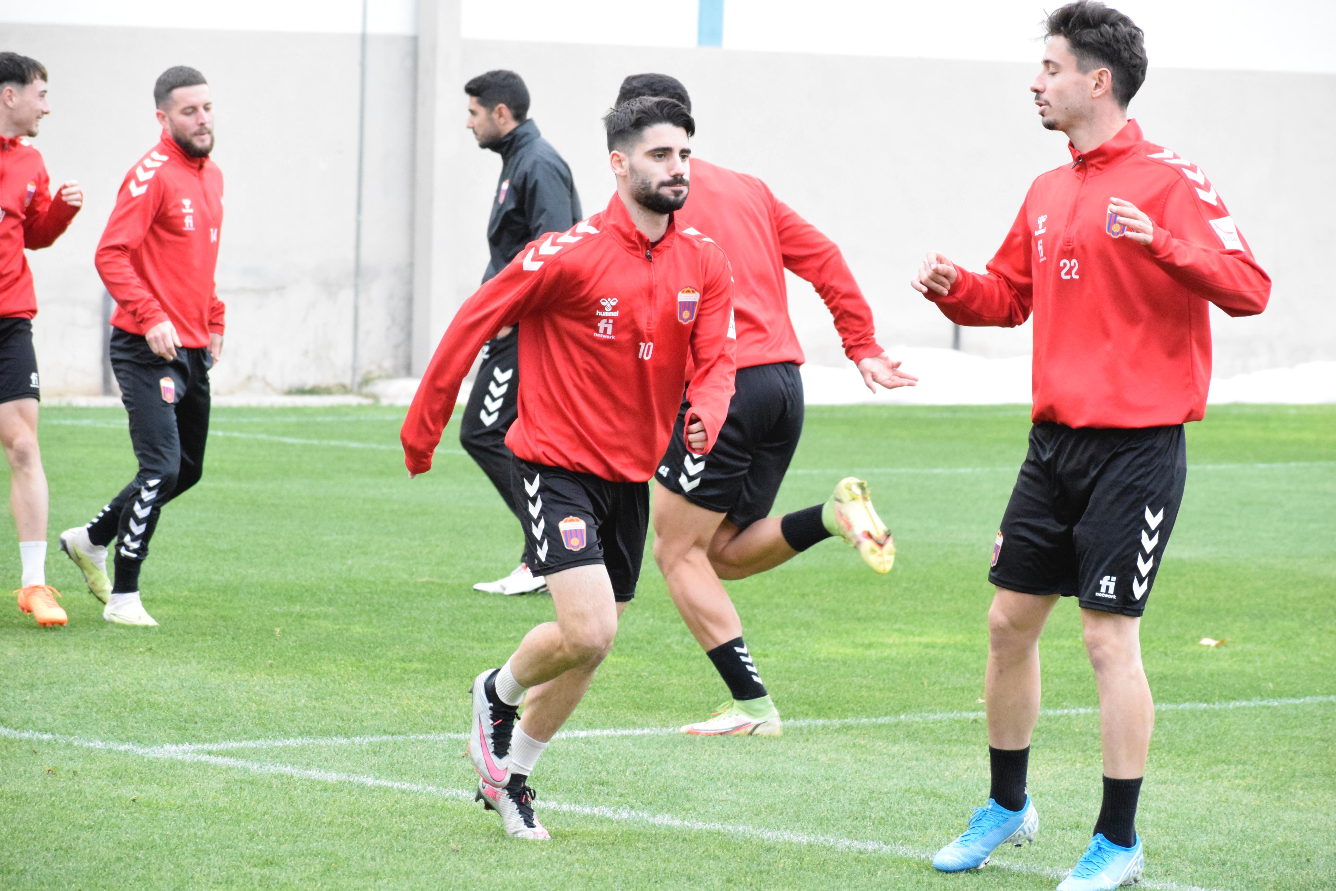 Eldense: Cris Montes vuelve a entrenarse con la cabeza puesta en el Dépor Eldense: Cris Montes vuelve a entrenarse con la cabeza puesta en el Dépor