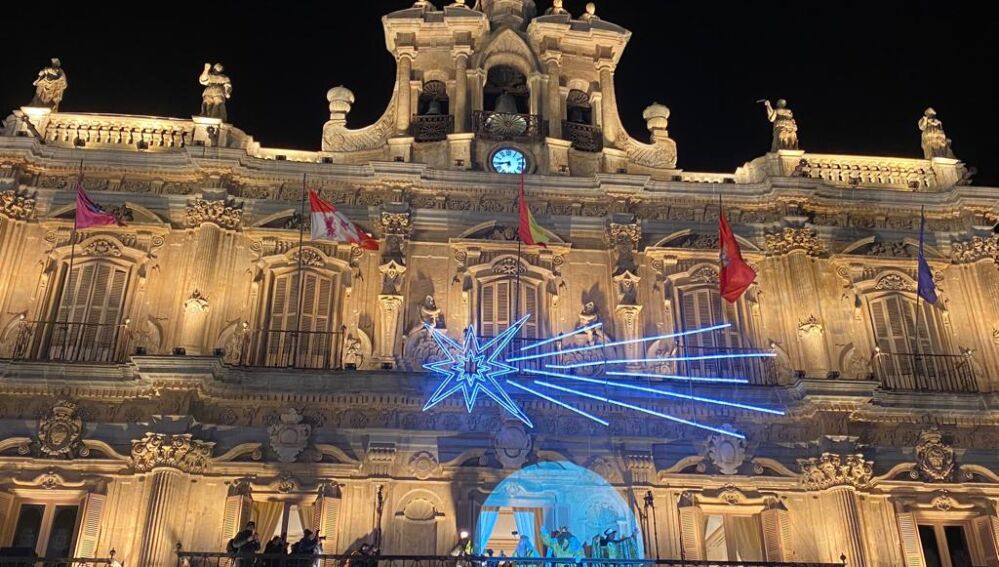 Los Reyes Magos, en el balcón del Ayuntamiento de Salamanca
