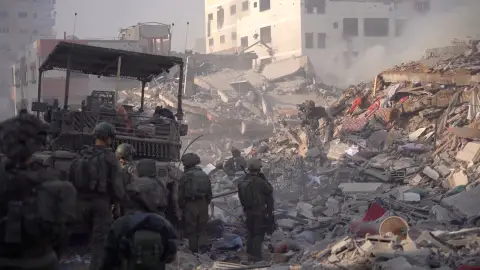 Un grupo de soldados israelíes en Gaza Un grupo de soldados israelíes en Gaza