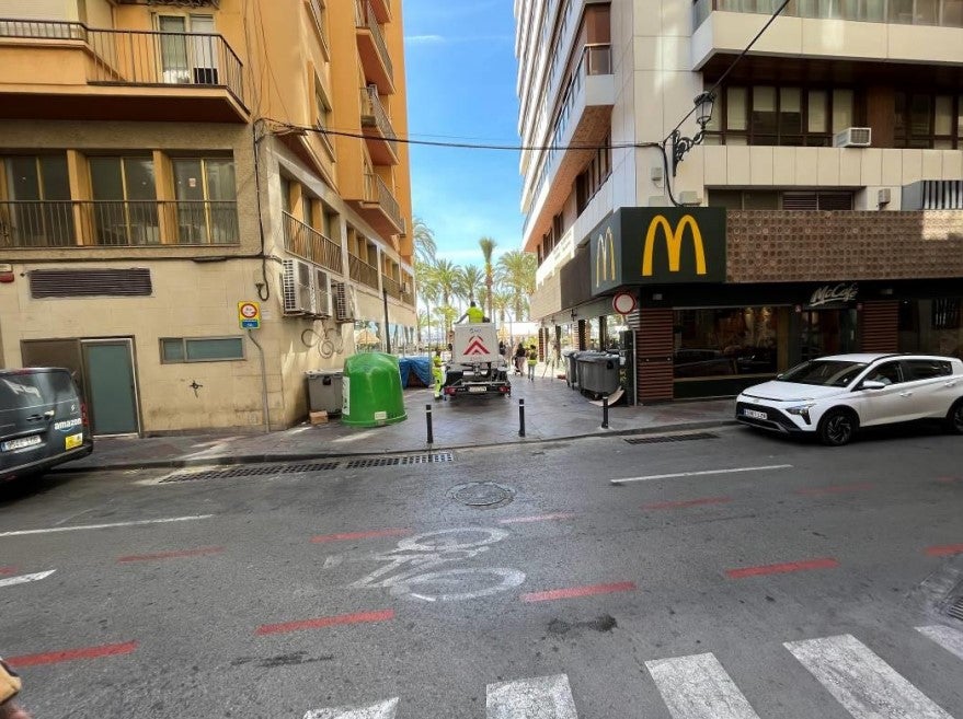 Alicante entierra contenedores de residuos en tres calles próximas a La Explanada Alicante entierra contenedores de residuos en tres calles próximas a La Explanada