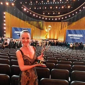 Nelly Guimaras gana el Emmy a Mejor Maquillaje Prostético Por su trabajo en la serie de HBO The Last of Us Nelly Guimaras gana el Emmy a Mejor Maquillaje Prostético Por su trabajo en la serie de HBO The Last of Us