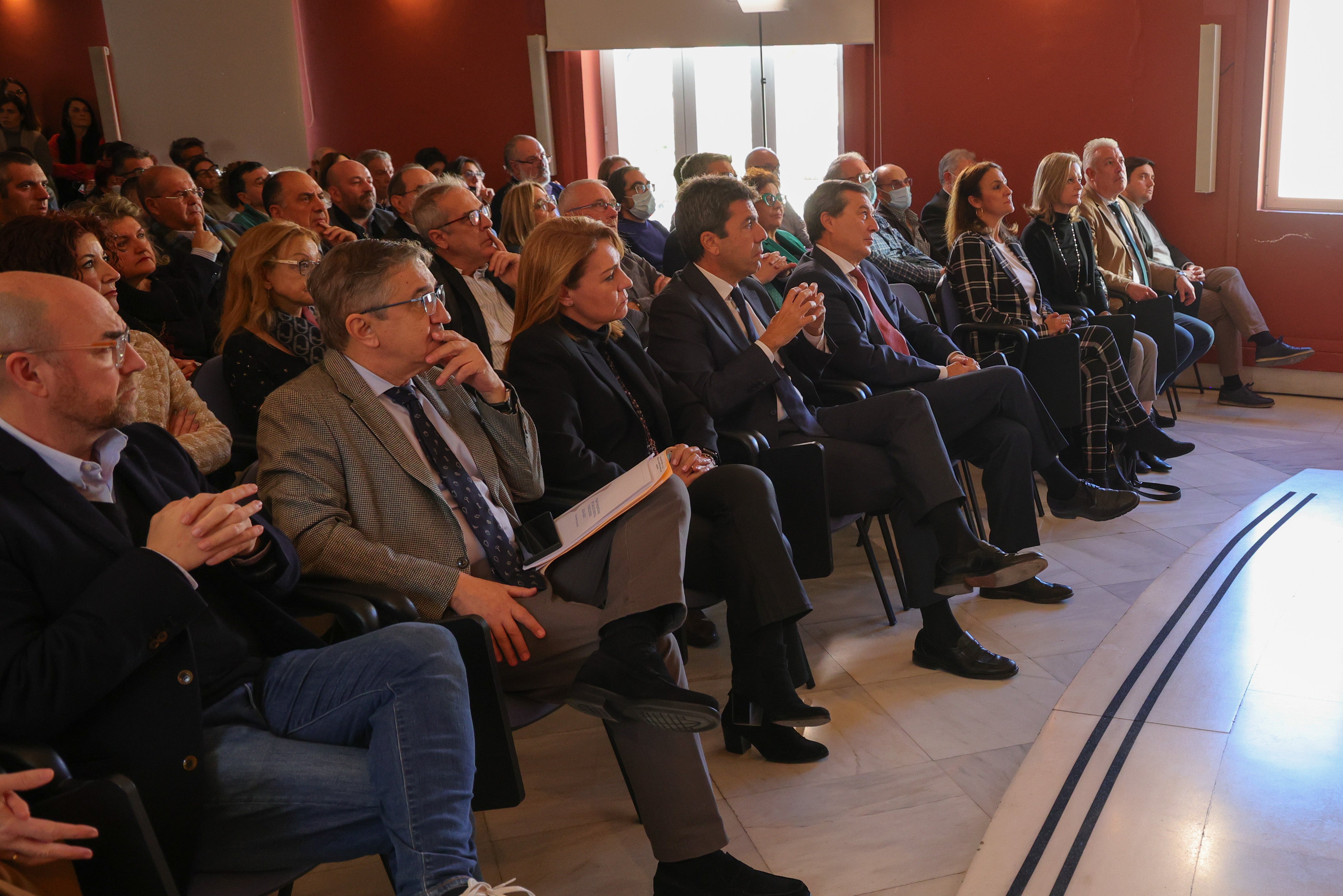 La Generalitat presenta un Plan de Salud Mental y Adicciones con 284 millones de euros hasta 2027 La Generalitat presenta un Plan de Salud Mental y Adicciones con 284 millones de euros hasta 2027