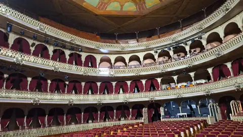 Patio de butacas en el Gran Teatro Falla Patio de butacas en el Gran Teatro Falla