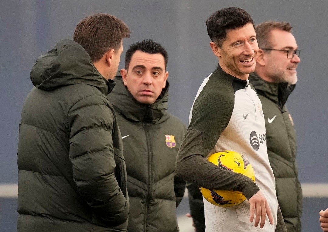 Pedri, Cancelo e Íñigo Martínez viajan a Arabia Saudí sin el alta médica Pedri, Cancelo e Íñigo Martínez viajan a Arabia Saudí sin el alta médica