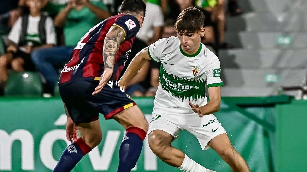 Rodrigo Mendoza, el día de su debut con el Elche frente al Levante