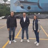 propietario de hotel Delfin de Benidorm con los representantes del PSOE local