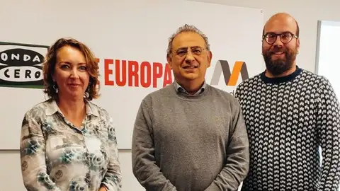 Alfonso Rodríguez Badal, delegado del Gobierno central en Baleares, junto a los periodistas de Onda Cero Elka Dimitrova y Martí Rodríguez Alfonso Rodríguez Badal, delegado del Gobierno central en Baleares, junto a los periodistas de Onda Cero Elka Dimitrova y Martí Rodríguez