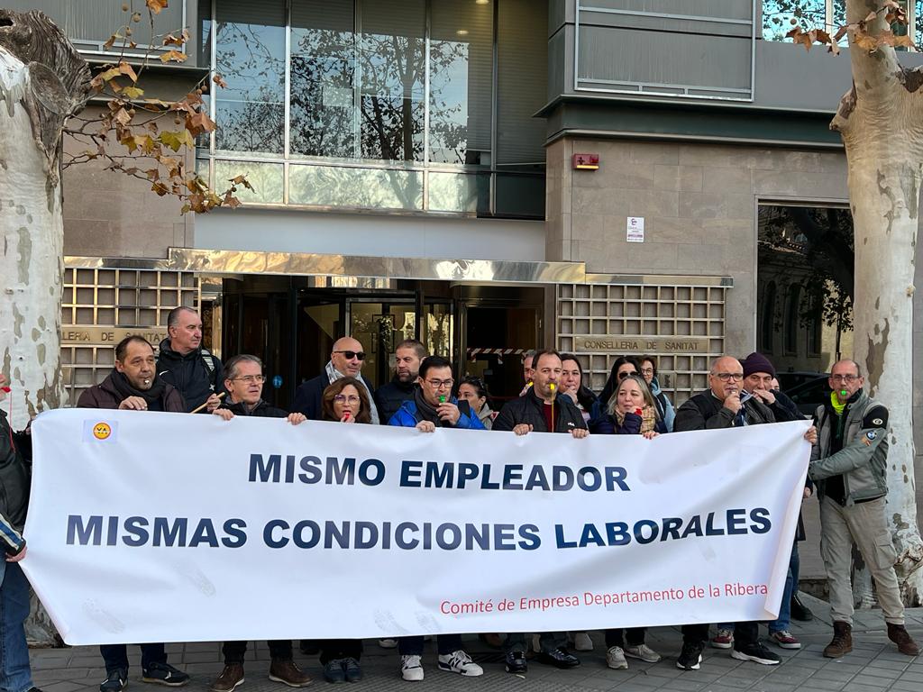 Sanidad aboga por cumplir algunas de las reivindicaciones del personal laboral de La Ribera si no se judicializa el incumplimiento del acuerdo Sanidad aboga por cumplir algunas de las reivindicaciones del personal laboral de La Ribera si no se judicializa el incumplimiento del acuerdo