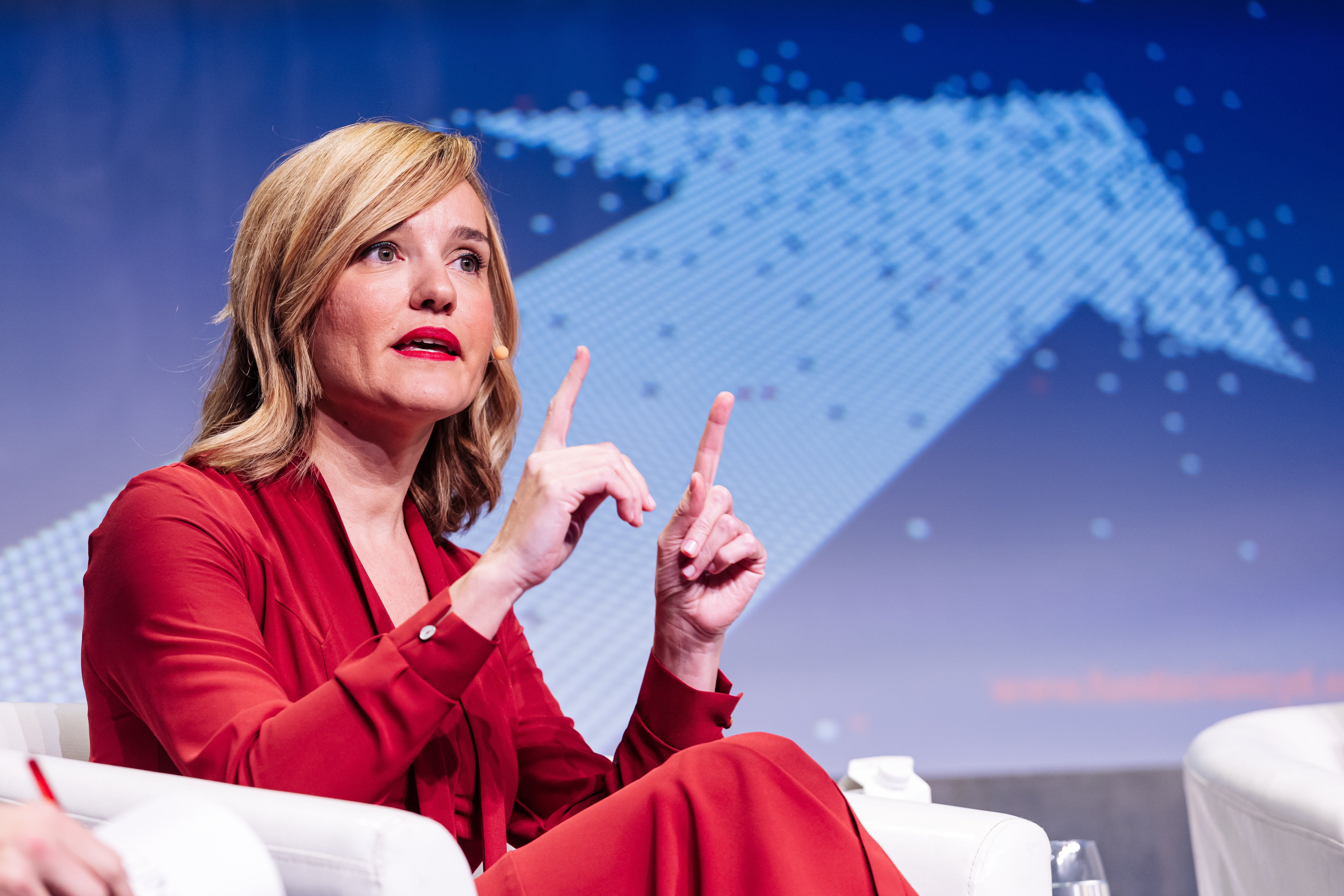 Pilar Alegría defiende prohibir los teléfonos móviles en el recreo y en el comedor escolar Pilar Alegría defiende prohibir los teléfonos móviles en el recreo y en el comedor escolar