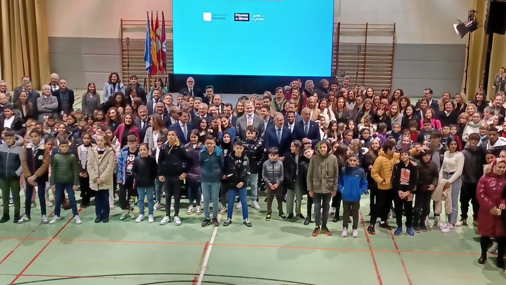Los Reyes entregan el premio a la mejor escuela del año 2022, el Centro de Infantil y Primaria Gumersindo Azcárate Los Reyes entregan el premio a la mejor escuela del año 2022, el Centro de Infantil y Primaria Gumersindo Azcárate