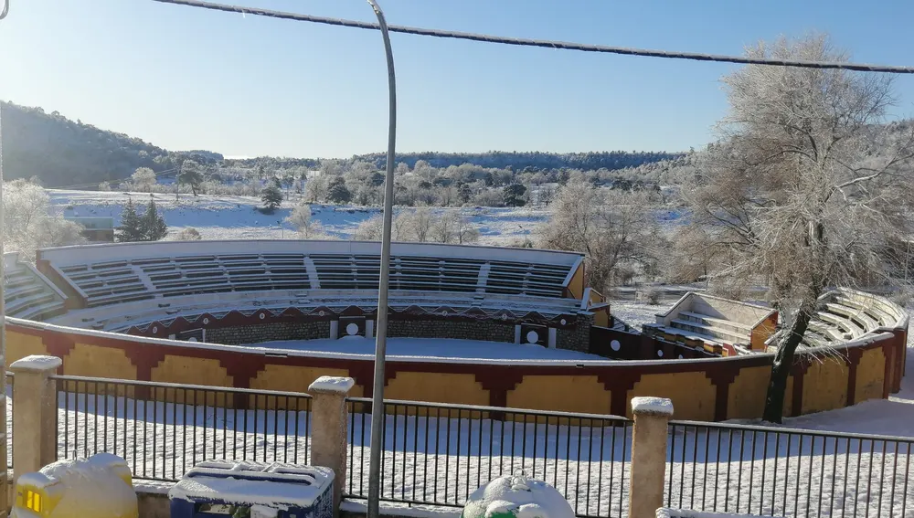 Plaza de toros de Las Majadas, cubierta de nieve