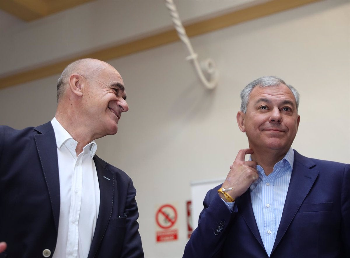 El alcalde de Sevilla ha pedido a Vox y al PSOE que se abstengan en el presupuesto "si no quieren votar a favor" El alcalde de Sevilla ha pedido a Vox y al PSOE que se abstengan en el presupuesto "si no quieren votar a favor"