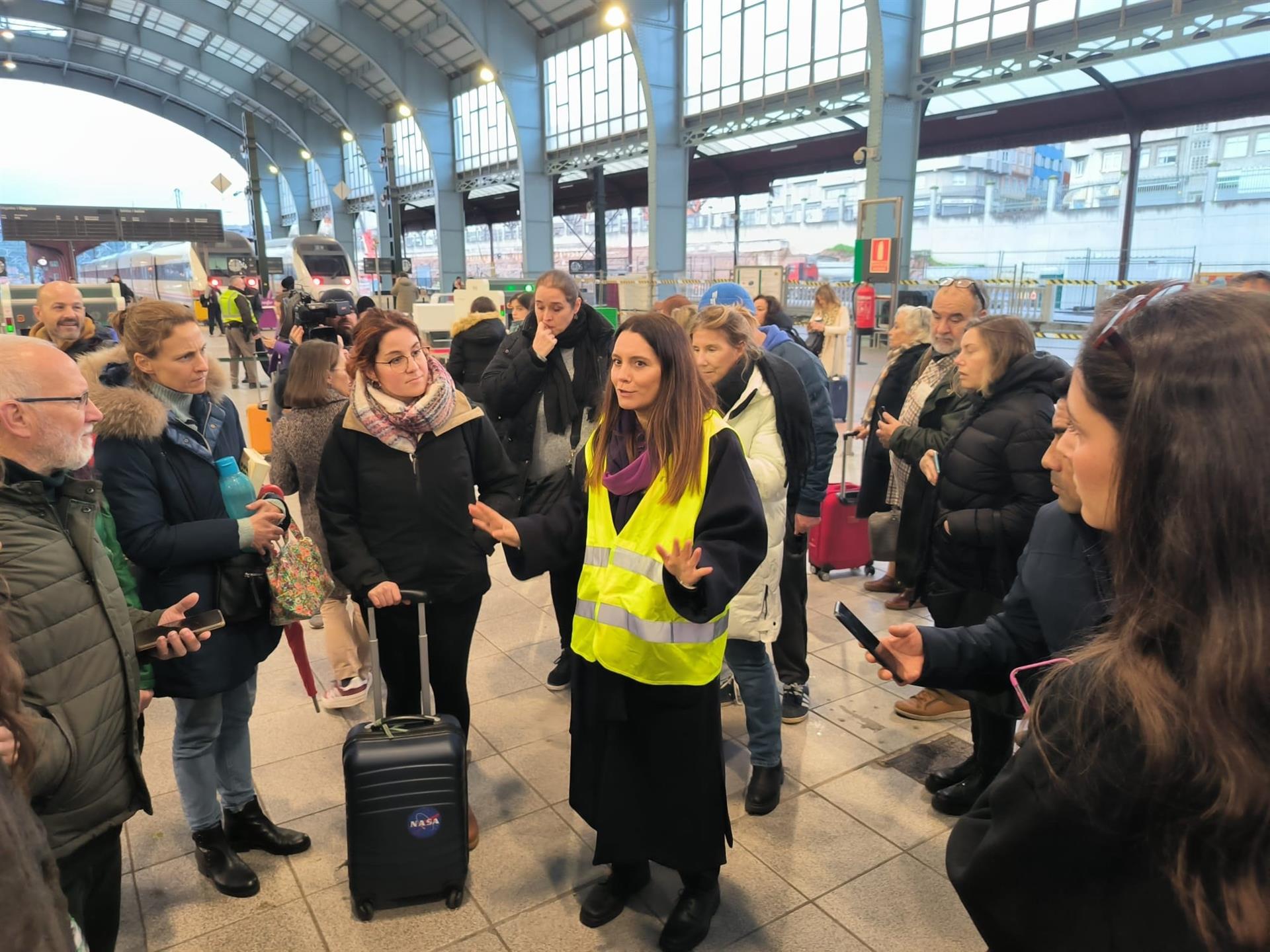 Un fallo eléctrico provoca el caos en la estación de trenes de A Coruña Un fallo eléctrico provoca el caos en la estación de trenes de A Coruña