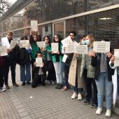 Médicos residentes en Córdoba se concentran contra la normativa de guardias impuesta en atención primera