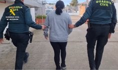 El juez envía a la cárcel a la madre que abandonó a su bebé en un contenedor El juez envía a la cárcel a la madre que abandonó a su bebé en un contenedor