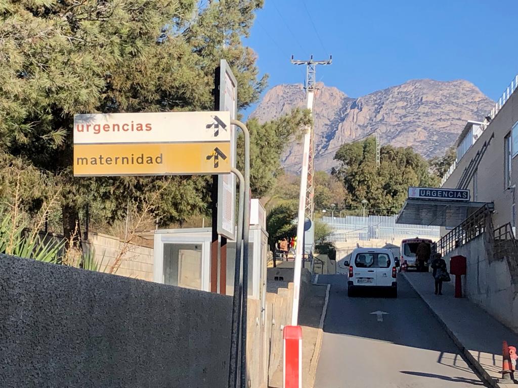 Colapso en el hospital comarcal de Villajoyosa por los ingresos de Covid, gripe y la falta de camas Colapso en el hospital comarcal de Villajoyosa por los ingresos de Covid, gripe y la falta de camas