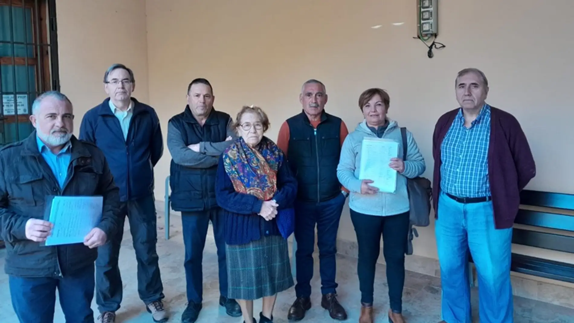 Vecinos de Monforte del Cid y Monóvar presenta 700 firmas de apoyo a la implantación del parque solar ‘El Secarral’.