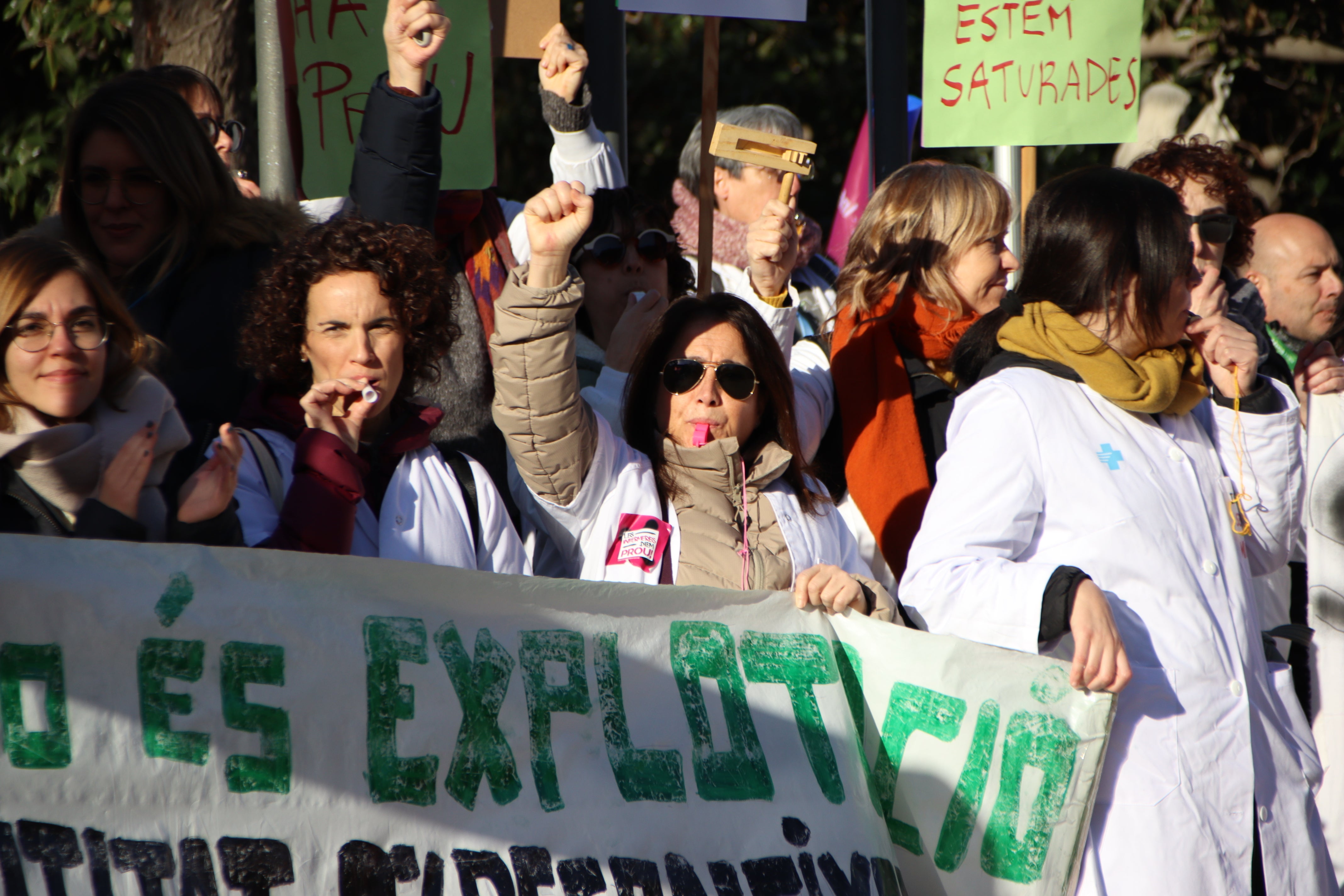 Les infermeres: un mes de vaga indefinida Les infermeres: un mes de vaga indefinida