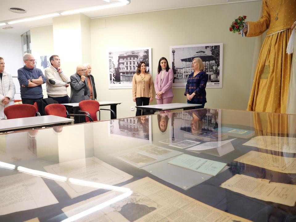 El Archivo Municipal conmemora el 120 aniversario de la Asociación de Periodistas de Alicante con una exposición fotográfica El Archivo Municipal conmemora el 120 aniversario de la Asociación de Periodistas de Alicante con una exposición fotográfica
