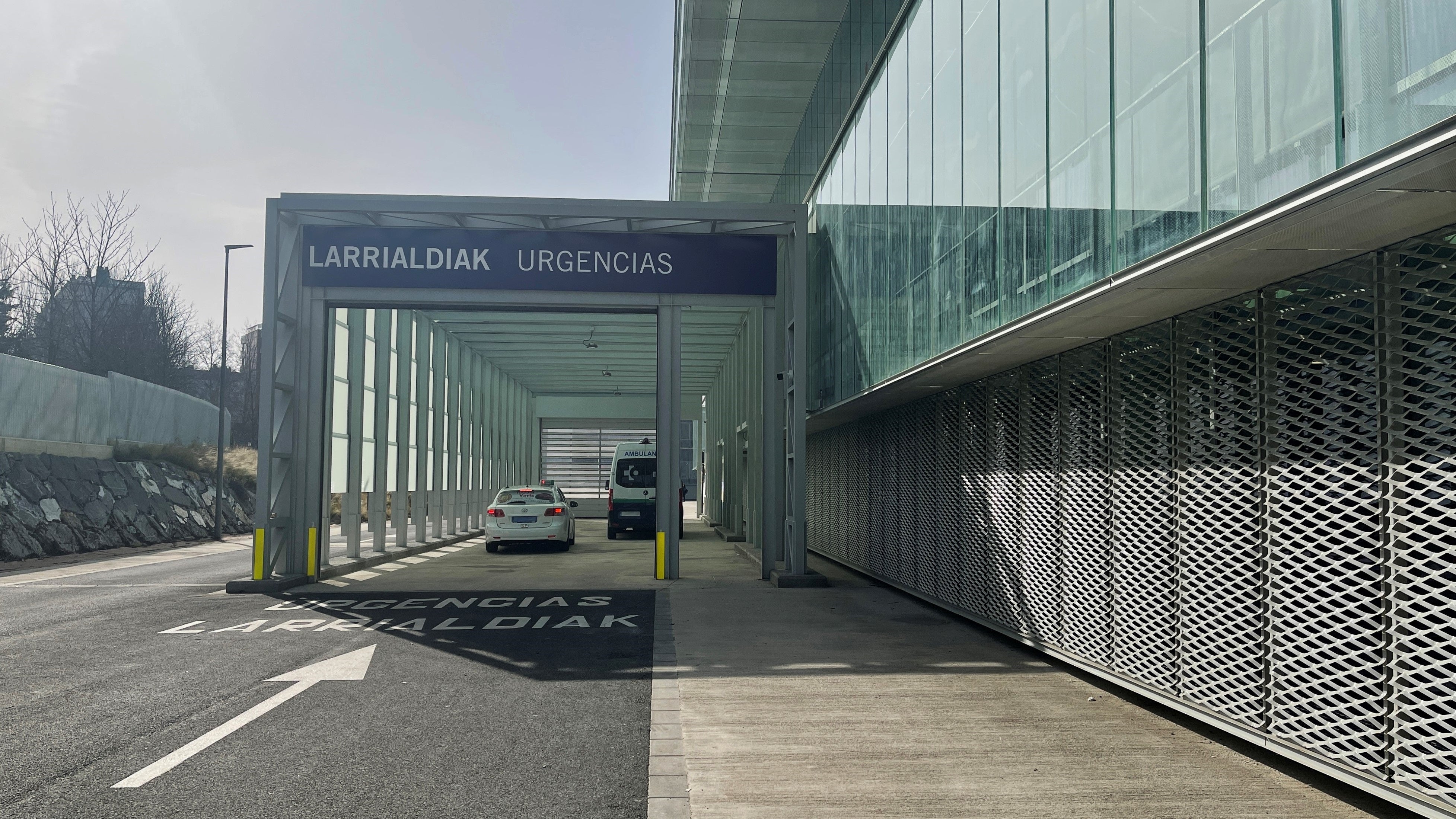 Mueren dos jóvenes en un choque entre dos coches en un polígono industrial en Vitoria Mueren dos jóvenes en un choque entre dos coches en un polígono industrial en Vitoria