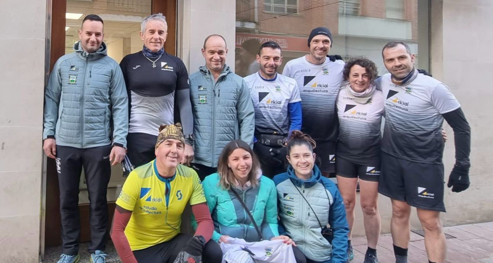 Presentado el equipo de carreras de montaña del Arkial Peñasanta de Cangas de Onís Presentado el equipo de carreras de montaña del Arkial Peñasanta de Cangas de Onís